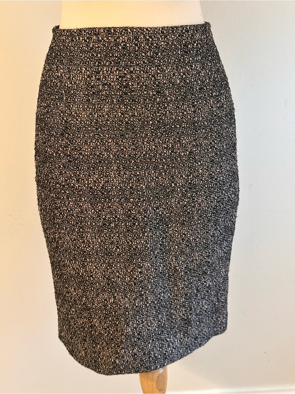 St. John Black and White Textured Tweed Pencil Skirt